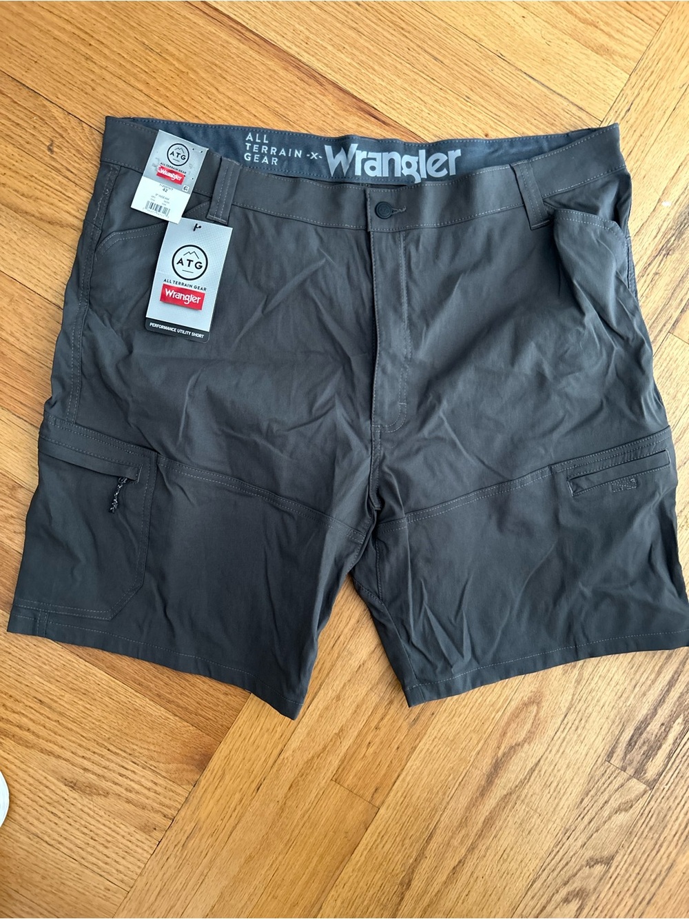 NWTWrangler ATG Men's Dark Gray Hybrid Utility Shorts